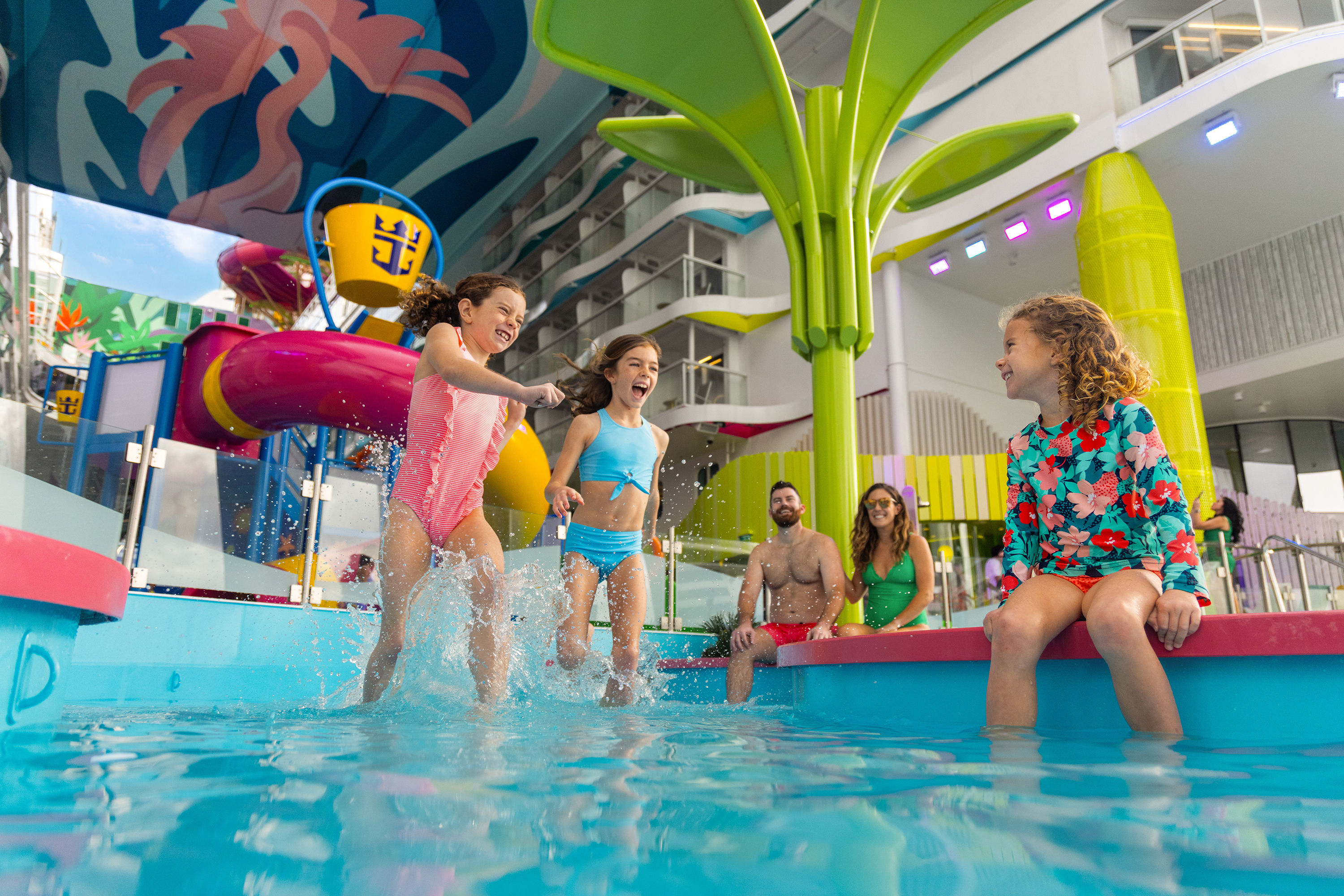 På Surfside väntar Splashaway Bay och Baby Bay, tillsammans med en karusell, arkadspel och barnklubbar.