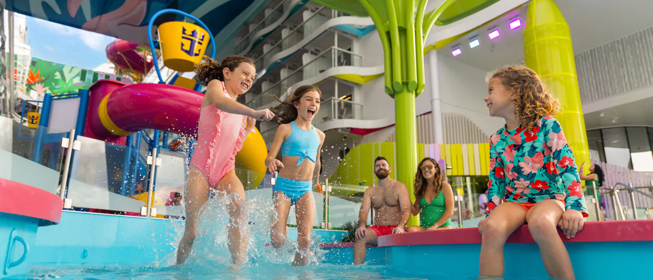 På Surfside väntar Splashaway Bay och Baby Bay, tillsammans med en karusell, arkadspel och barnklubbar.