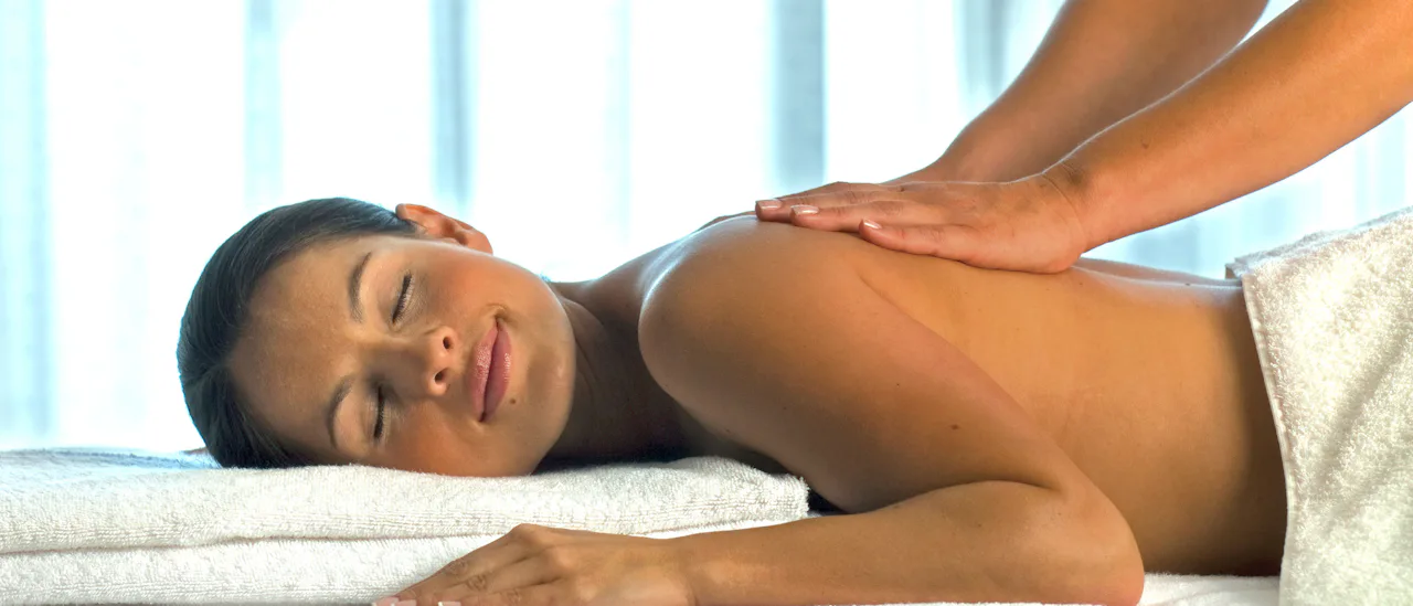 Massage – en av alla behandlingar på spa-avdelningen (mot extra kostnad)