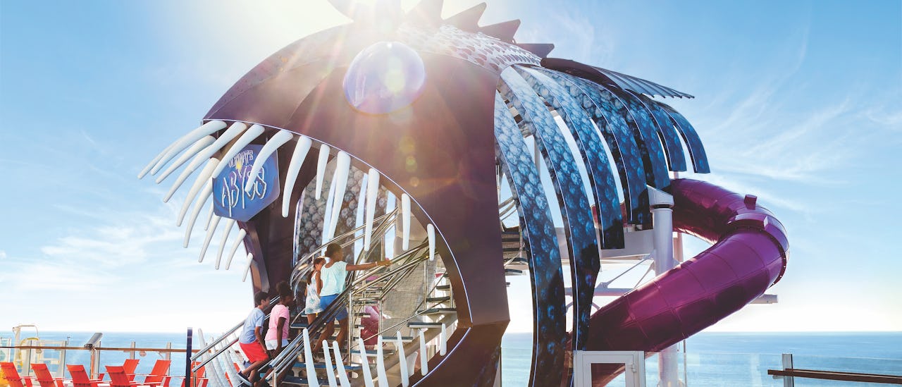 Starten på the Ultimate Abyss – en 10 däck hög vattenrutschbana