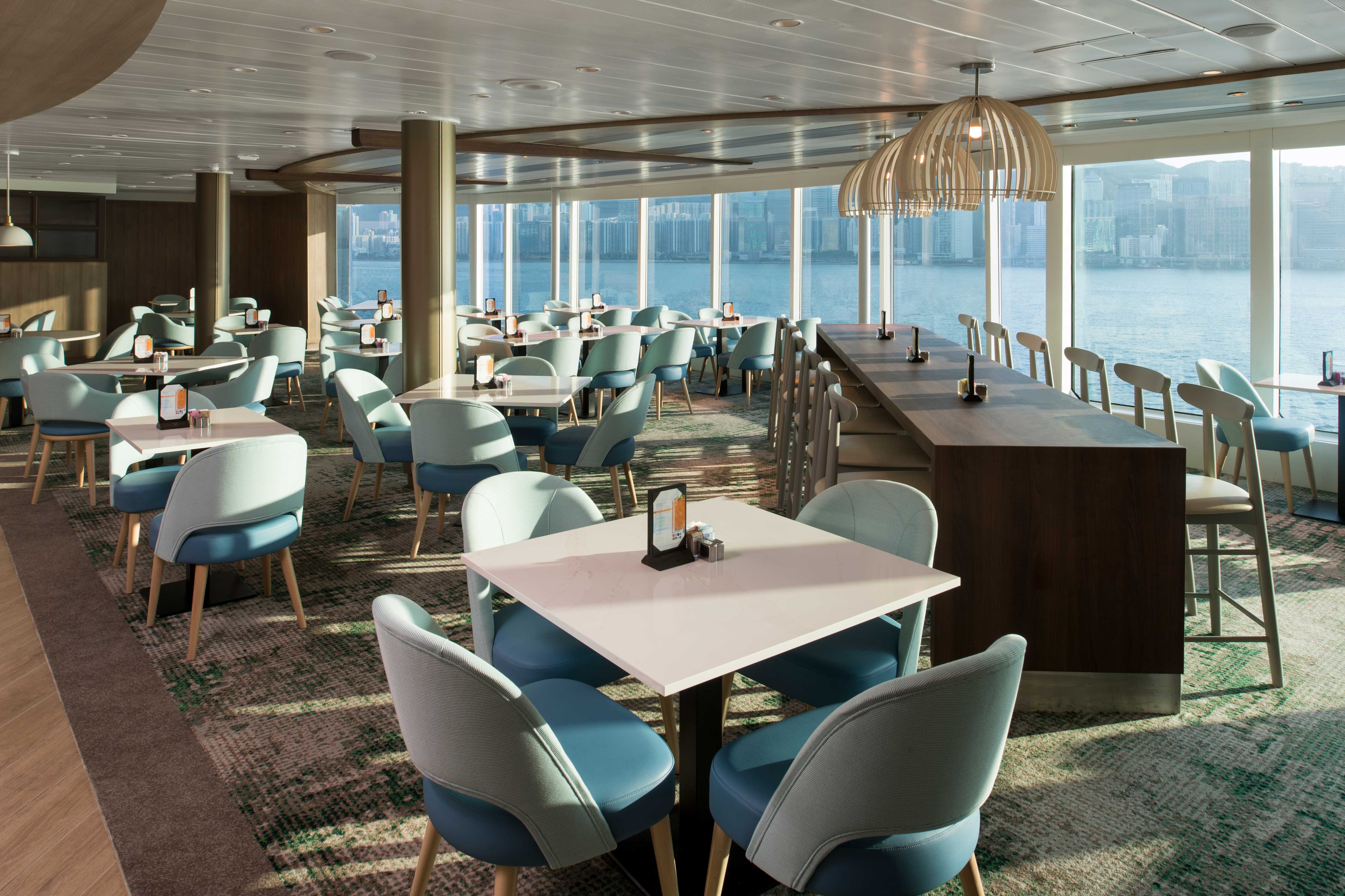 Njut av smaker från hela världen på Oceanview Café, med inspiration från saluhallar