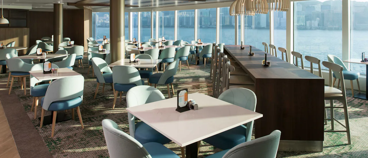 Njut av smaker från hela världen på Oceanview Café, med inspiration från saluhallar