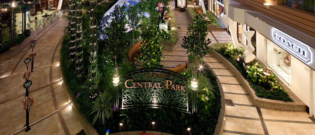 Njut av en promenad i ”Central Park” bland fler än 20 000 växter.