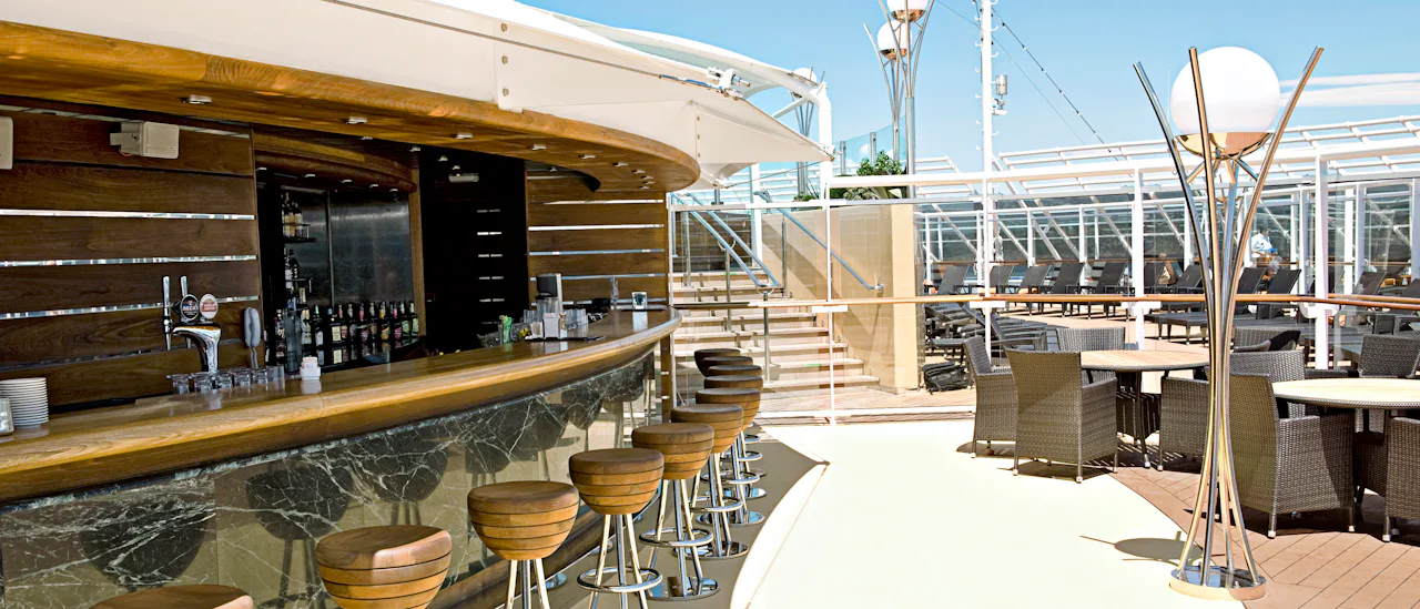 Yacht Club – baren The One