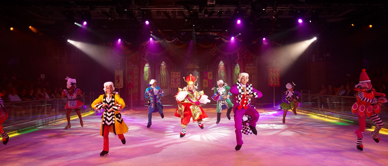 I teatern Studio B visas isshower, ofta med tidigare OS-deltagare i rollbesättningen.