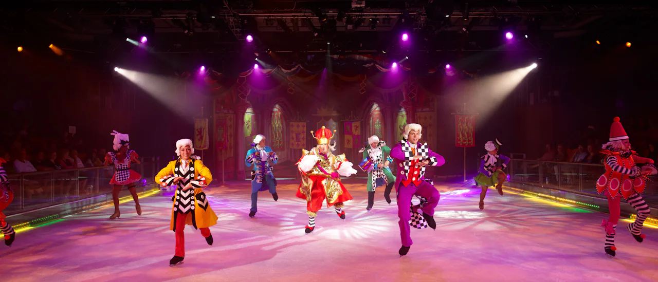 I teatern Studio B visas isshower, inte sällan med tidigare OS-deltagare i rollbesättningen.