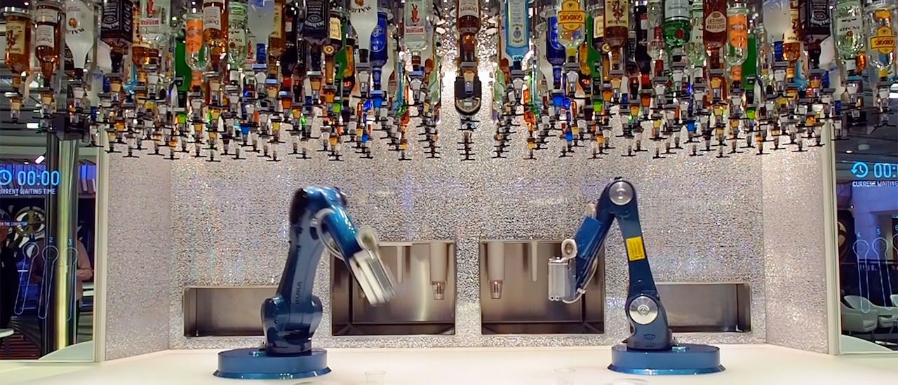 I Bionic Bar blandas drinkarna till av en robot